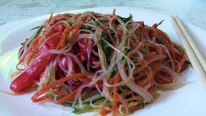 Салат с фунчозой. Готовим со стеклянной лапшой!