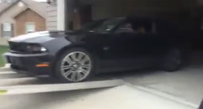 Gros fail lors du chargement d'une Ford Mustang