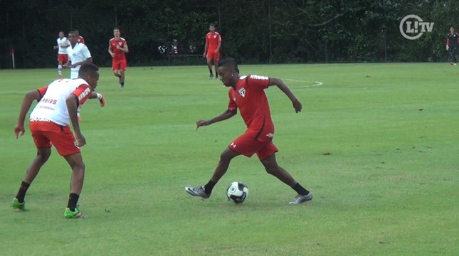 Deitou! Kelvin se destaca com belos dribles e passes em treino do São Paulo