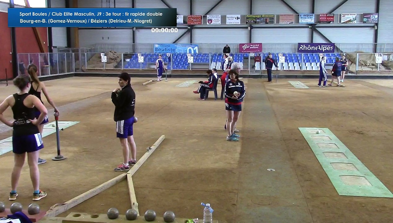 Jennifer Gomez et Camille Vernoux dans la zone, CE Féminin, J10, Bourg-en-B. vs Béziers, Sport Boules, saison 2015-2016