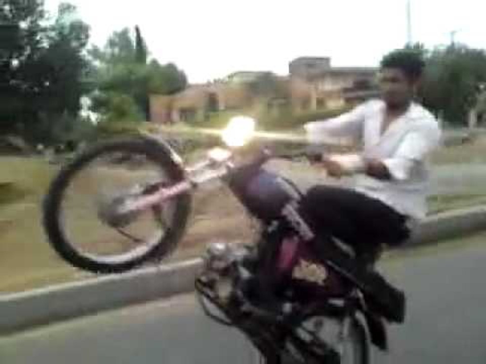 Bike Wheeling Ka INJAAM-Wheel Accident Watch Video-Top Funny Videos-Top Prank Videos-Top Vines Videos-Viral Video-Funny Fails