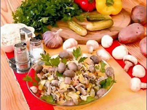 Салат из квашеной капусты и маринованных грибов