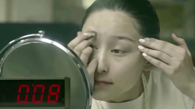 Вот как нужно быстро красится девушкам