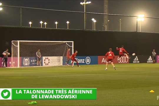 Zap Foot du 11 janvier: Suarez rate un but immanquable, La talonnade aérienne de Lewandowski, des lycéens japonais inventent une combinaison sur CF etc.