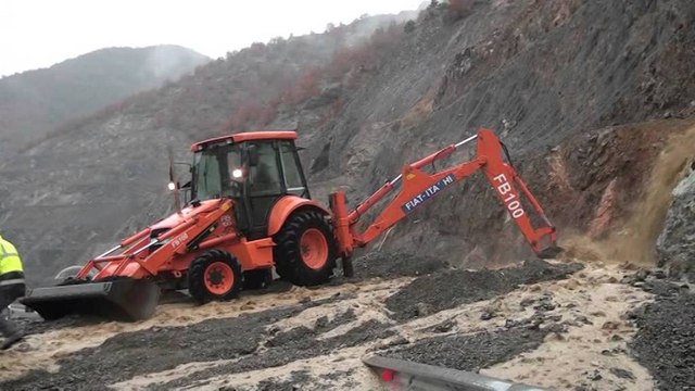 TE GJITHA RRUGET NE VEND TE KALUESHME, TE BEHET KUJDES NE AKSIN ELBASAN LIBRAZHD LAJM