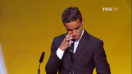 Wendell Lira vence o Puskas e se emociona