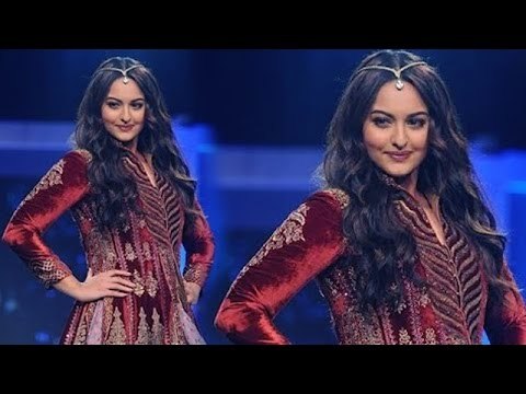 HOT Sonakshi Sinha Dazzle The Ramp At Blenders Pride Fashion Tour 2015