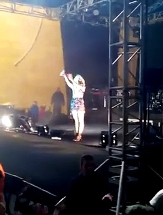 Hadise Ankara podium AVM konser 4