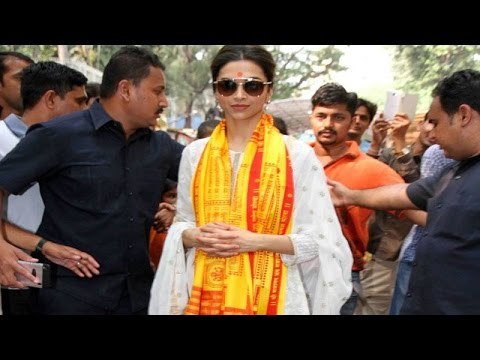 Deepika Padukone Visits Siddhivinayak Temple To Seek Blessing For 'Ranbir Kapoor's Tamasha'