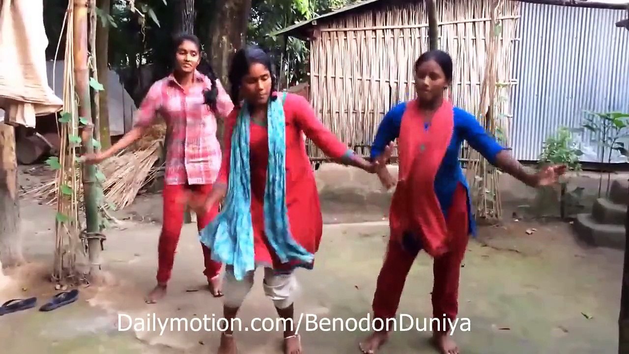 Bangladeshi Village girls Dancing with DJ song