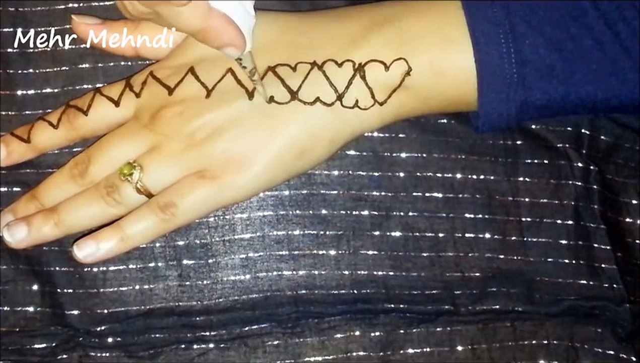 Simple Quick Hearts Henna Design_HD