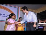 Check Out: Tusshar Kapoor Felicitates Blind Girls
