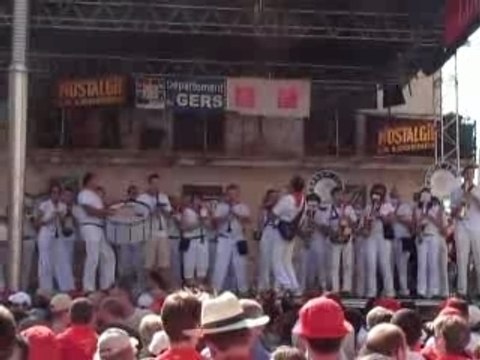 BANDA LEO CONDOM 07 PODIUM ANIMATION