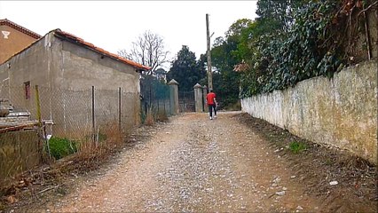 amputation et marche.(montée au chateau  de murviel les beziers)