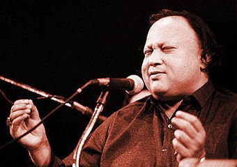 Mein Neevan Mera Murshad Ucha میں نیوا میرا مرشد اچا | Nusrat Fateh Ali Khan Qwwali Video