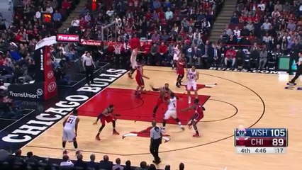 Ramon Sessions rate le dunk lamentablement