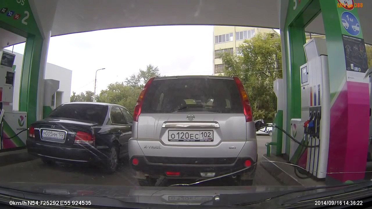 Перепутала машину на АЗС !