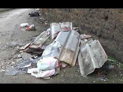 Aversa (CE) - Via Abenavolo tra amianto e rifiuti (11.01.16)