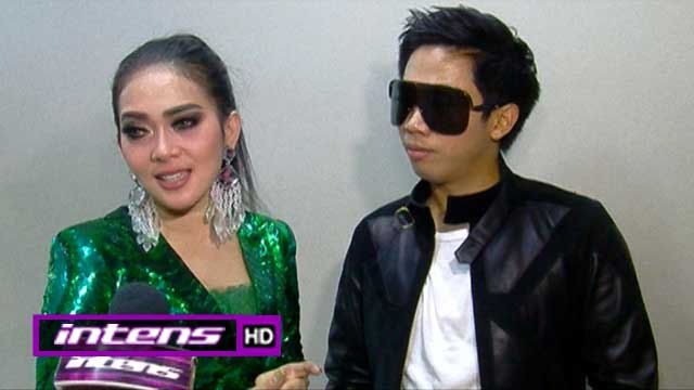 Oleh-oleh Liburan Syahrini - Intens 12 Januari 2016