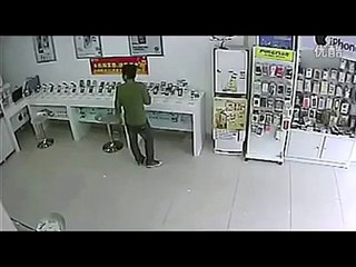 Failed attempt to steal a mobile phone. - Watch or Download _ DownVids.net