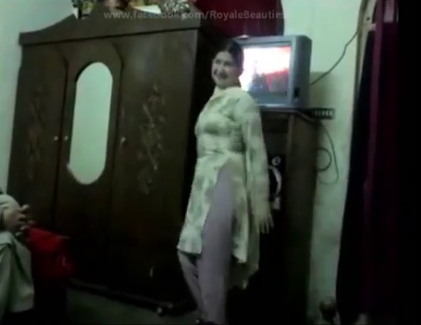 Pakistani Call Girl Sexy Dance With Pashto Song ( NEW VIDEO ) Heera Mandi  In Lahore - video Dailymotion