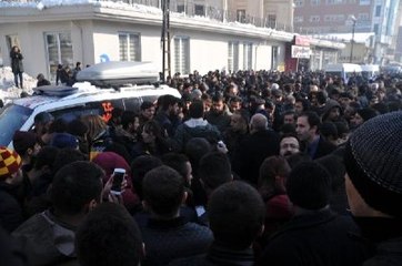 Yüksekova'da Toma'nın Çarptığı Yaya Ölünce Olaylar Çıktı