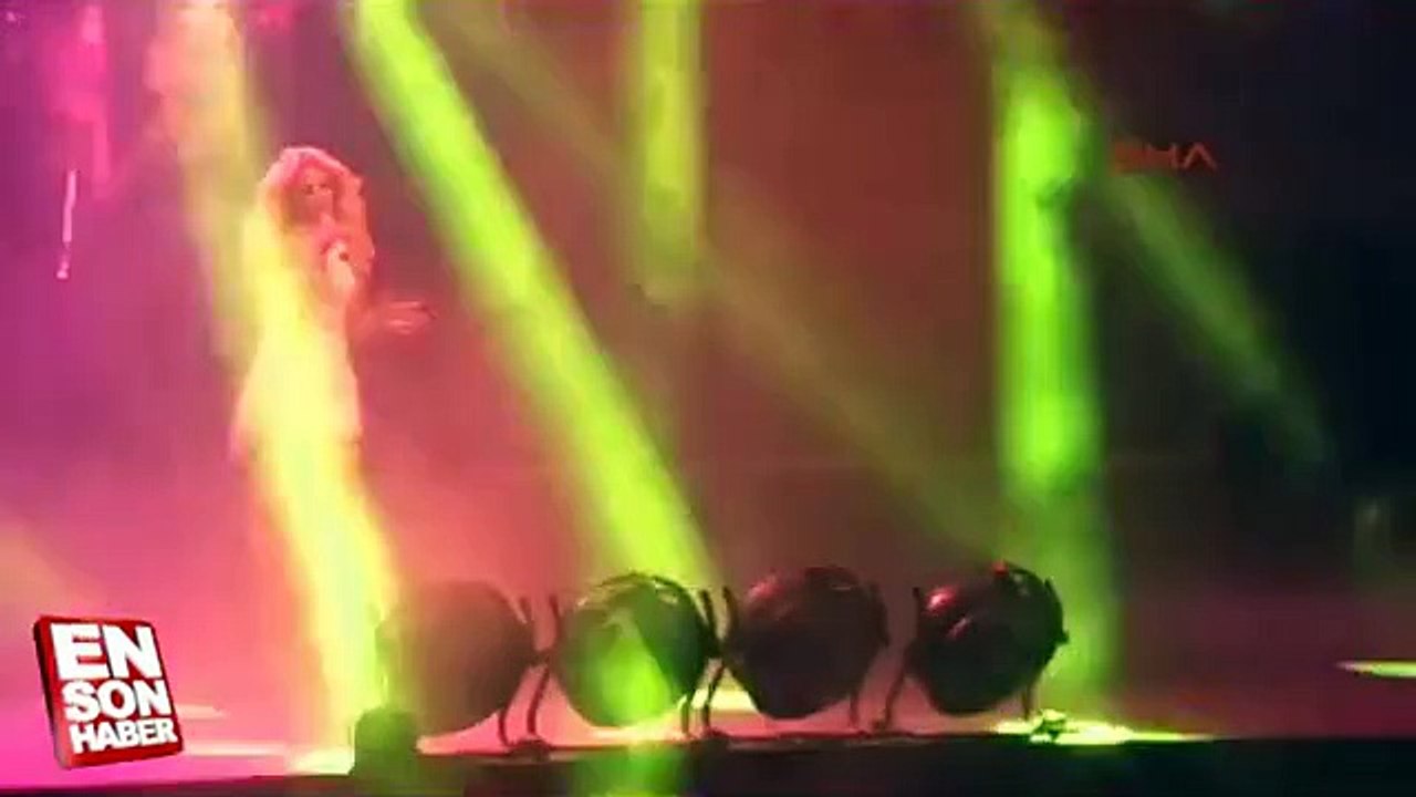 Hadise den olaylı konser görüntüler YENİ HABER