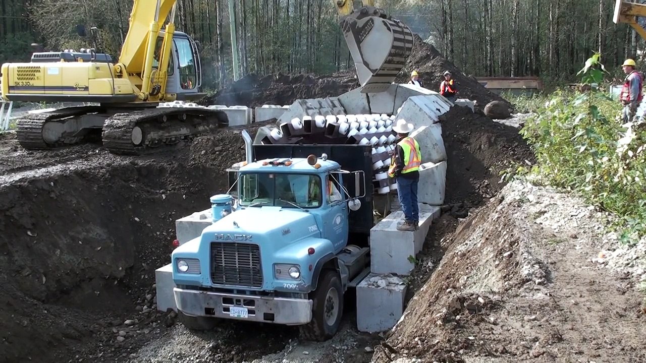 Démonstration d'un camion permettant de construire des tunnels en un temps record !