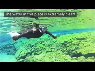 Un plongeur entre deux continents