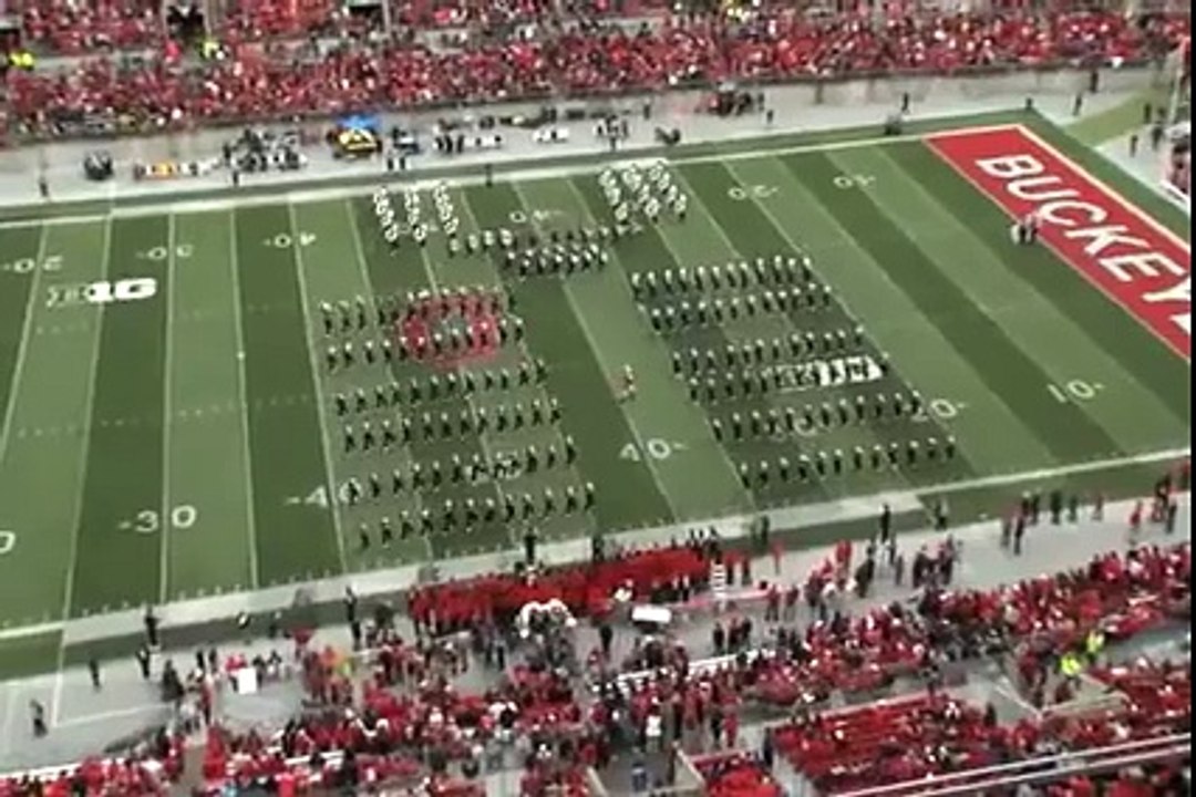 Awesome tribute to Michael Jackson's Moonwalk