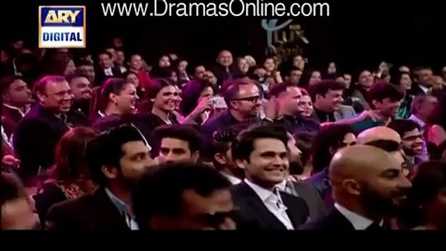 See How Ayesha Omer and Comedian Making Fun of Meera in Lux Style Awards