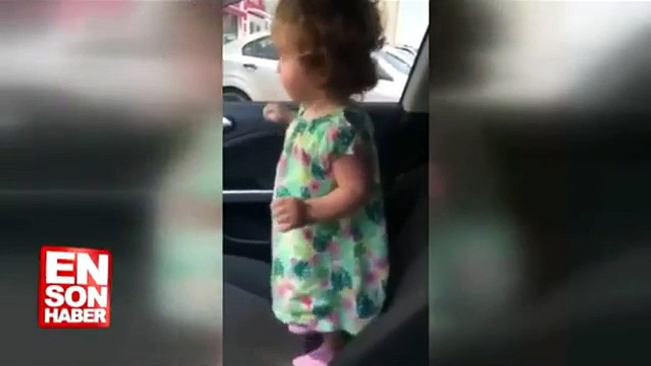 Ağlayan bebeğin kemençe sesine tepkisi