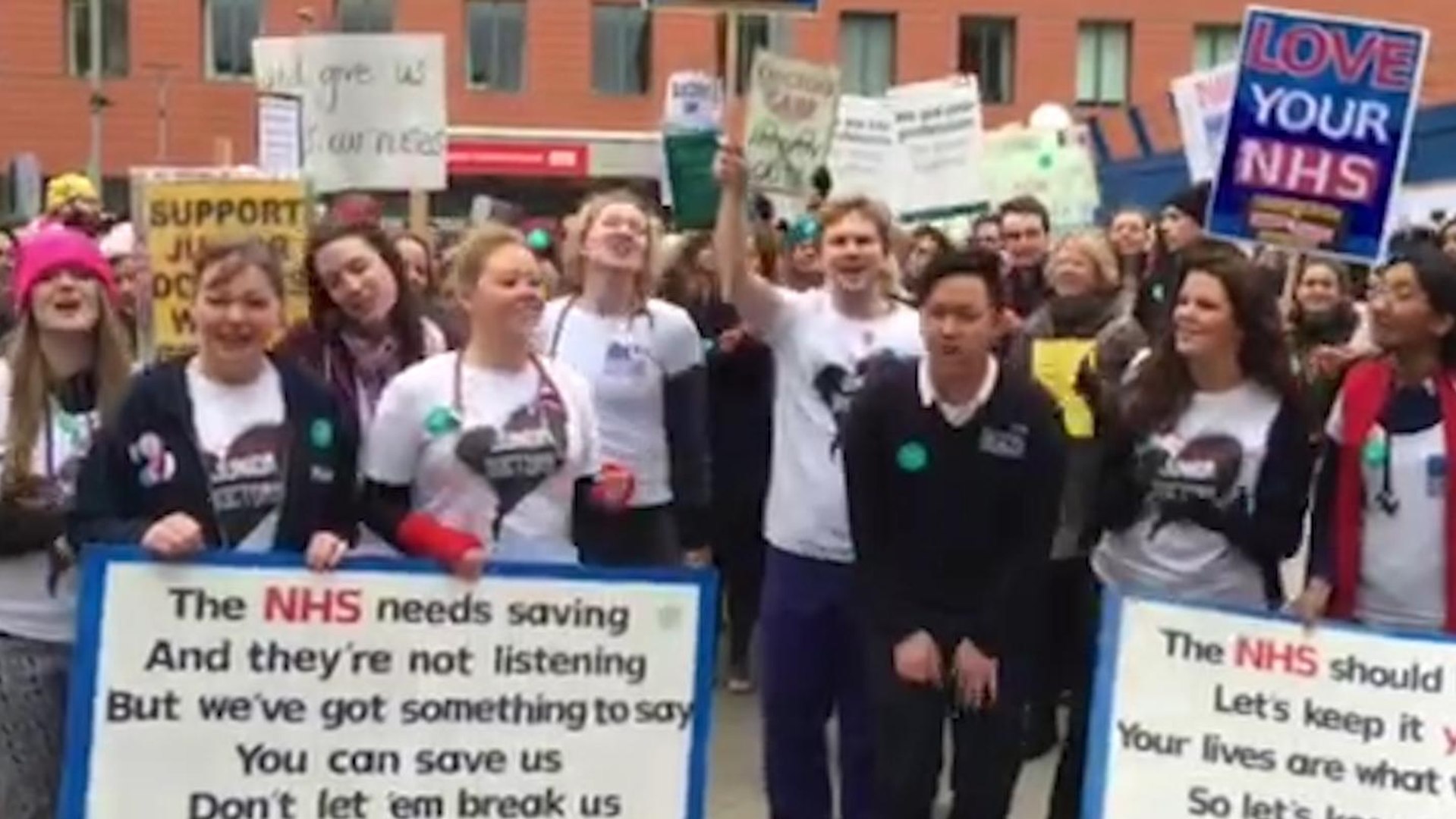 ⁣National Health Singers serenade striking junior doctors – video