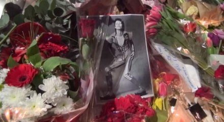 Efsane rock yıldızı David Bowie İngiltere’de anılıyor
