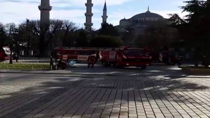 Download Video: SULM TERRORIST NE STAMBOLL KAMIKAZI HIDHET NE ERE NE MES TE TURISTEVE GJERMANE LAJM mpg