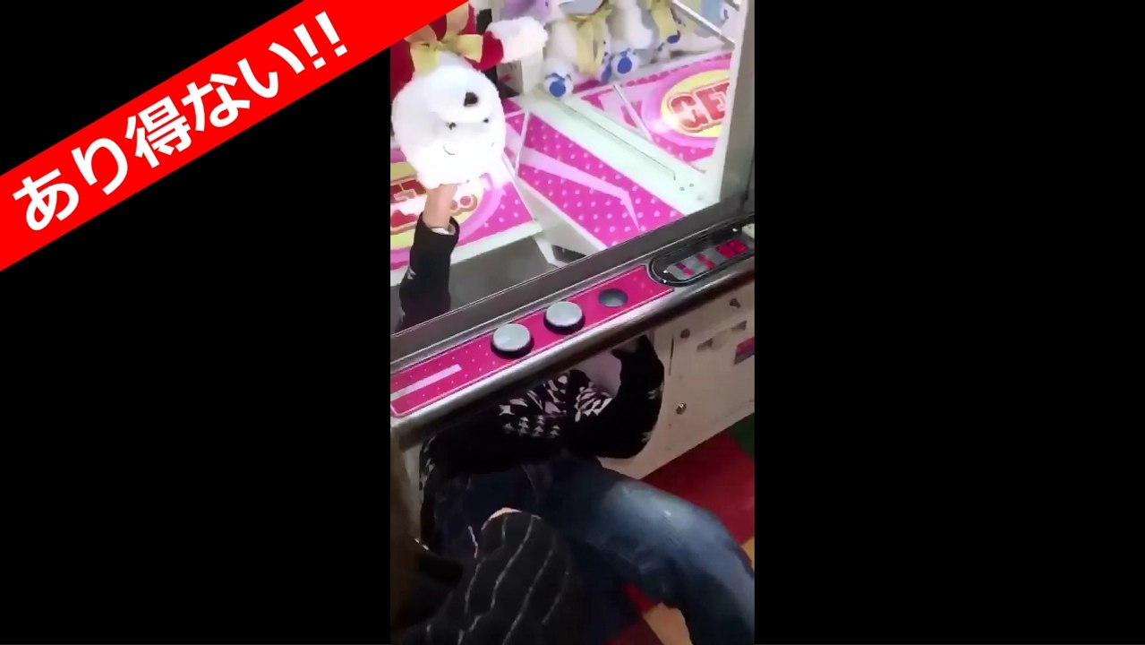 【驚愕】子供にUFOキャッチャーの景品を盗ませる親