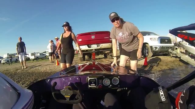 Petit tour en caméra embarquée dans un bateau de course... Dingue