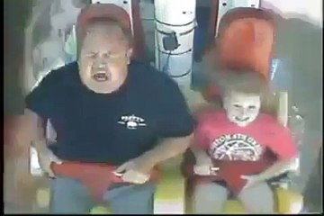 baby_girl_brave_than_her_father_download_funny_mp4_videos_and_funny_mp4_clips-(mobighar.com)