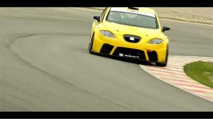 Alguersuari conduce el Seat Leon Supercopa