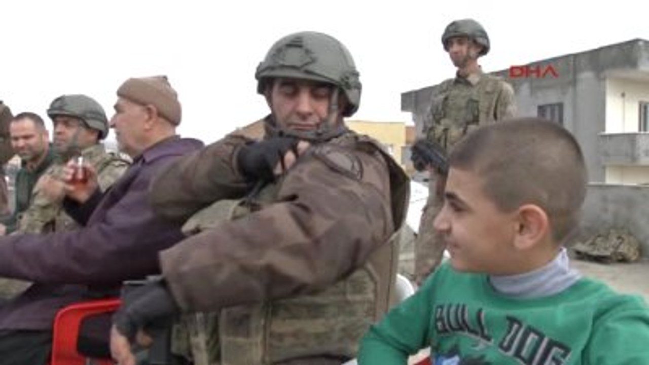 Şırnak - Silopi'de Zırhlı Araçlarla Getirilen Yiyecekler Vatandaşlara Dağıtıldı