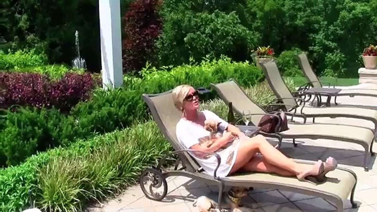 What Do I Wear in the Pool - Gigi