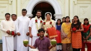 Paavada / Kuruthakkedinte Koodane Video ft Prithviraj Sukumaran, Mia George - Official