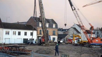 Cette grue menace de s'effronder à Soissons