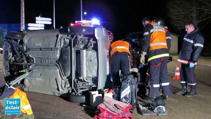 La voiture finit sur le flanc à Pont-sur-Seine