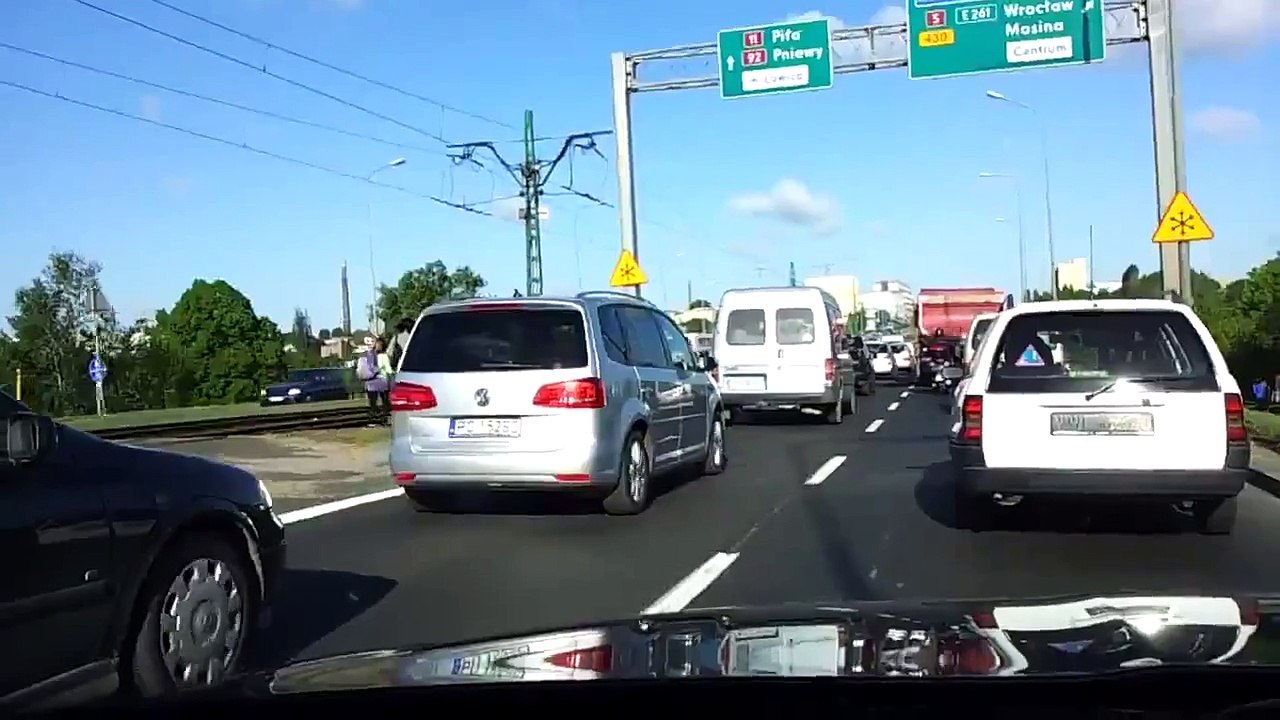 事故最後の追い越し日産エクストレイル HD