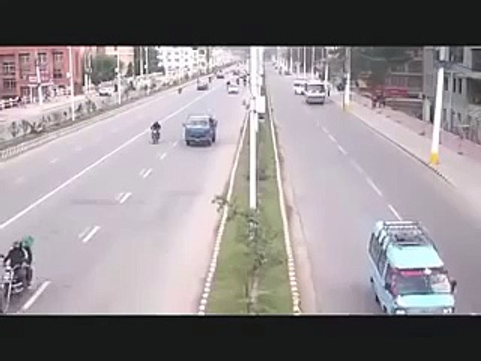 Nepal Earthquake CCTV footage at a road in nepal 25 April 2015