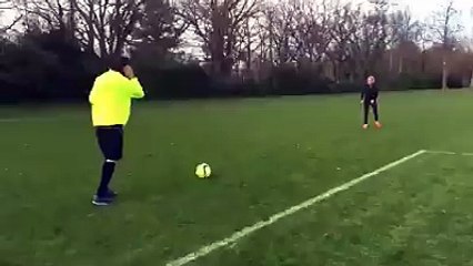 Alejandro Bedoya découpe sa petite amie