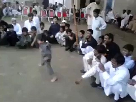 Es choty sy bachy k kaam check kero