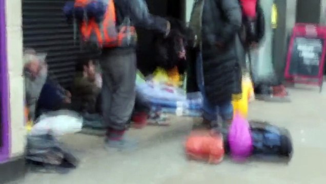 Il est musulman et distribue des couvertures aux sans-abris ! Et vous ?