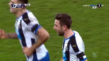 下载视频: Paul Dummett Goal - Newcastle Utd 3-3 Manchester United - 12-01-2016 HD